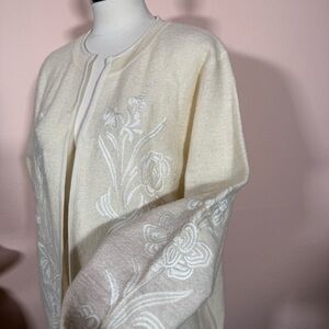 Vintage white embroidered wool Cream Grandma long cardigan Sweater large